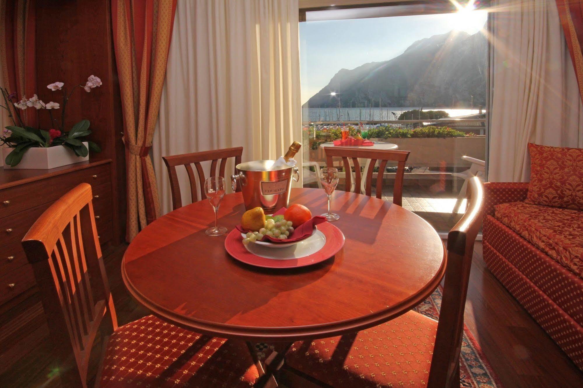 Hotel Riviera Riva del Garda Extérieur photo