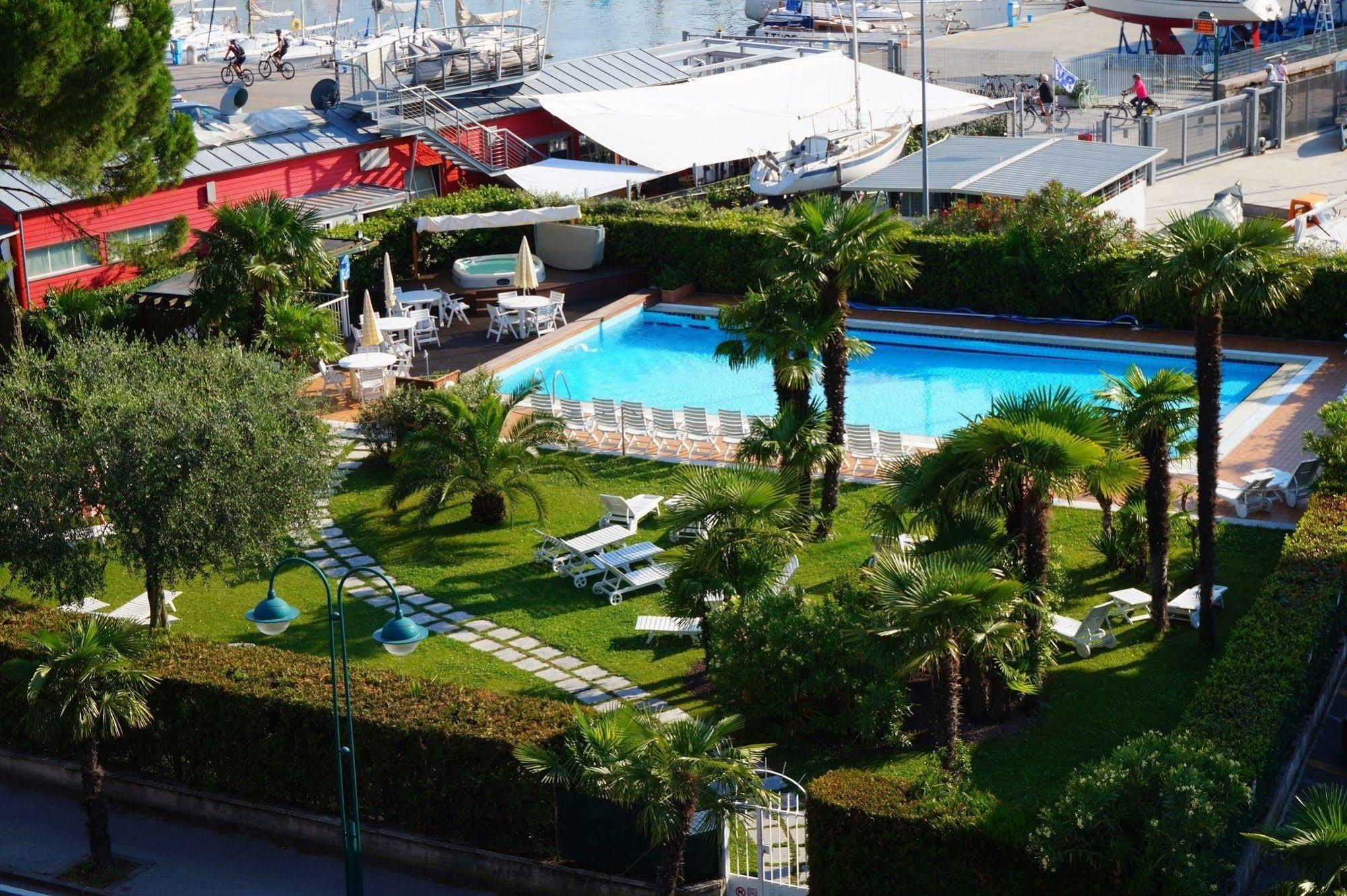 Hotel Riviera Riva del Garda Extérieur photo